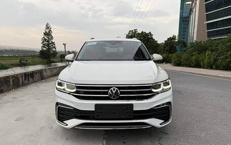 Volkswagen Tiguan II, 2022 год, 2 350 777 рублей, 2 фотография