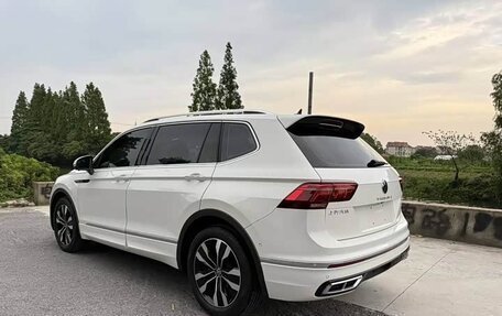 Volkswagen Tiguan II, 2022 год, 2 350 777 рублей, 6 фотография