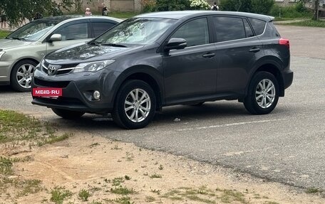 Toyota RAV4, 2015 год, 2 000 000 рублей, 8 фотография