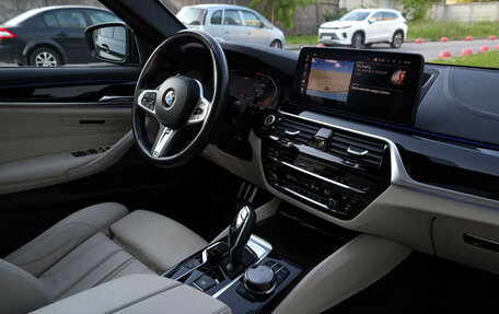 BMW 5 серия, 2021 год, 5 990 000 рублей, 10 фотография