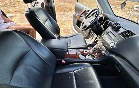 Toyota Highlander III, 2013 год, 1 970 000 рублей, 3 фотография