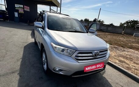 Toyota Highlander III, 2013 год, 1 970 000 рублей, 6 фотография