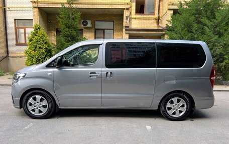 Hyundai Grand Starex Grand Starex I рестайлинг 2, 2018 год, 2 990 000 рублей, 3 фотография
