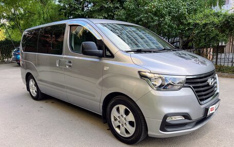 Hyundai Grand Starex Grand Starex I рестайлинг 2, 2018 год, 2 990 000 рублей, 8 фотография