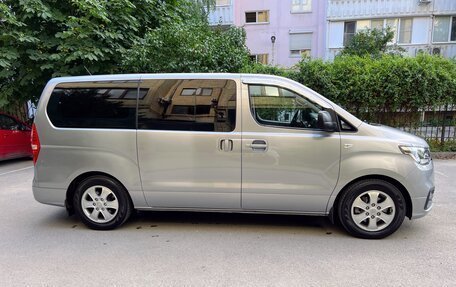 Hyundai Grand Starex Grand Starex I рестайлинг 2, 2018 год, 2 990 000 рублей, 7 фотография