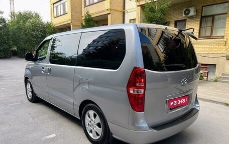 Hyundai Grand Starex Grand Starex I рестайлинг 2, 2018 год, 2 990 000 рублей, 4 фотография
