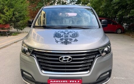 Hyundai Grand Starex Grand Starex I рестайлинг 2, 2018 год, 2 990 000 рублей, 9 фотография