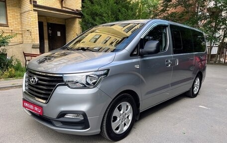 Hyundai Grand Starex Grand Starex I рестайлинг 2, 2018 год, 2 990 000 рублей, 10 фотография