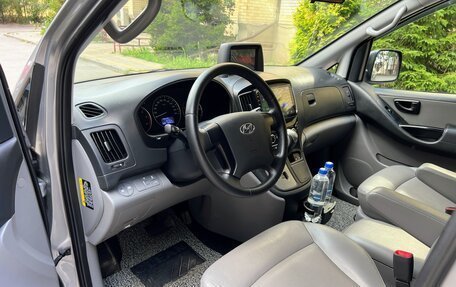 Hyundai Grand Starex Grand Starex I рестайлинг 2, 2018 год, 2 990 000 рублей, 17 фотография