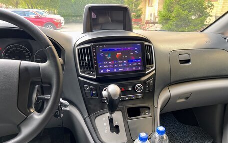 Hyundai Grand Starex Grand Starex I рестайлинг 2, 2018 год, 2 990 000 рублей, 23 фотография