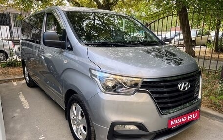 Hyundai Grand Starex Grand Starex I рестайлинг 2, 2018 год, 2 990 000 рублей, 38 фотография