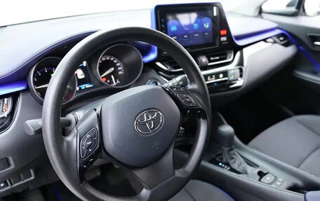 Toyota C-HR I рестайлинг, 2022 год, 1 716 333 рублей, 6 фотография