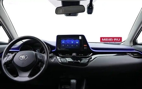 Toyota C-HR I рестайлинг, 2022 год, 1 716 333 рублей, 8 фотография