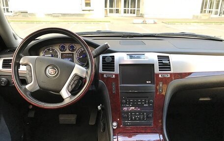 Cadillac Escalade III, 2012 год, 2 000 000 рублей, 3 фотография