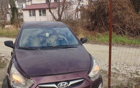 Hyundai Solaris II рестайлинг, 2011 год, 350 000 рублей, 14 фотография