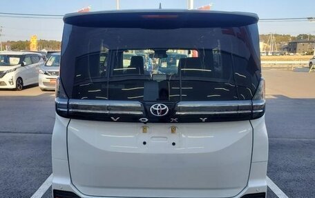Toyota Voxy, 2022 год, 2 700 000 рублей, 5 фотография