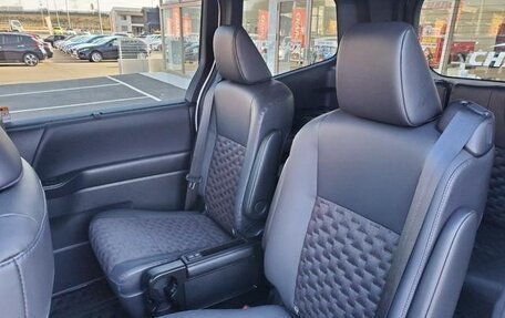 Toyota Voxy, 2022 год, 2 700 000 рублей, 18 фотография