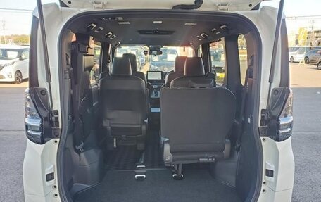 Toyota Voxy, 2022 год, 2 700 000 рублей, 20 фотография