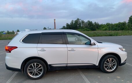 Mitsubishi Outlander III рестайлинг 3, 2018 год, 2 449 000 рублей, 4 фотография
