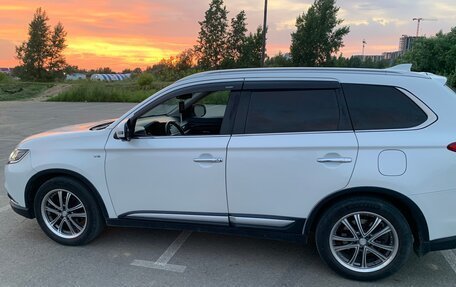 Mitsubishi Outlander III рестайлинг 3, 2018 год, 2 449 000 рублей, 3 фотография