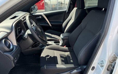 Toyota RAV4, 2018 год, 2 490 000 рублей, 13 фотография