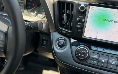 Toyota RAV4, 2018 год, 2 490 000 рублей, 11 фотография