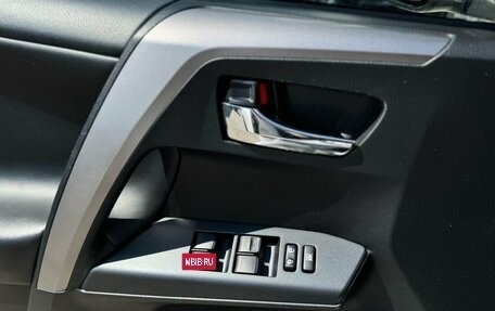 Toyota RAV4, 2018 год, 2 490 000 рублей, 14 фотография
