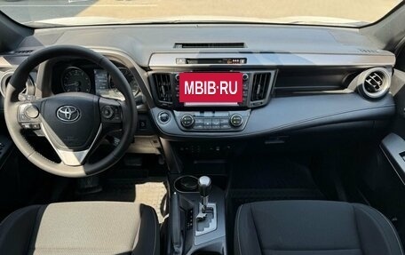 Toyota RAV4, 2018 год, 2 490 000 рублей, 12 фотография
