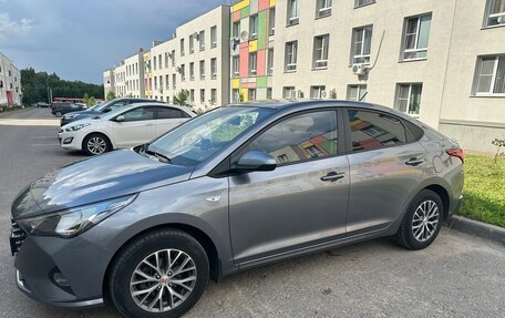 Hyundai Solaris II рестайлинг, 2021 год, 1 690 000 рублей, 2 фотография