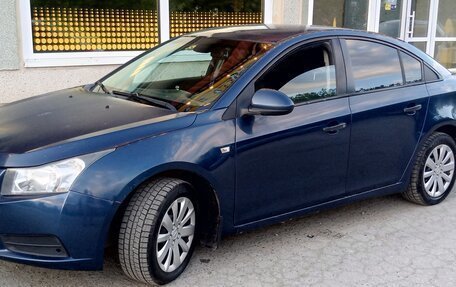 Chevrolet Cruze II, 2010 год, 540 000 рублей, 2 фотография