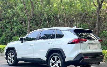 Toyota RAV4, 2022 год, 2 413 990 рублей, 2 фотография