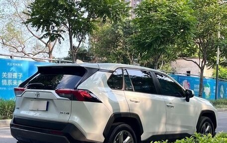 Toyota RAV4, 2022 год, 2 413 990 рублей, 3 фотография