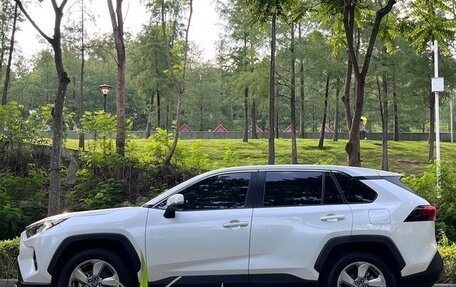 Toyota RAV4, 2022 год, 2 413 990 рублей, 11 фотография