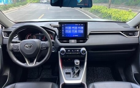 Toyota RAV4, 2022 год, 2 413 990 рублей, 23 фотография