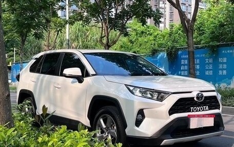 Toyota RAV4, 2022 год, 2 413 990 рублей, 4 фотография