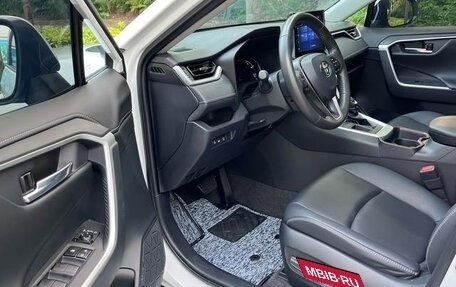 Toyota RAV4, 2022 год, 2 413 990 рублей, 21 фотография