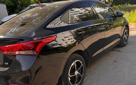 Hyundai Solaris II рестайлинг, 2019 год, 1 500 000 рублей, 4 фотография