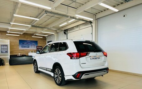 Mitsubishi Outlander III рестайлинг 3, 2019 год, 1 999 000 рублей, 4 фотография
