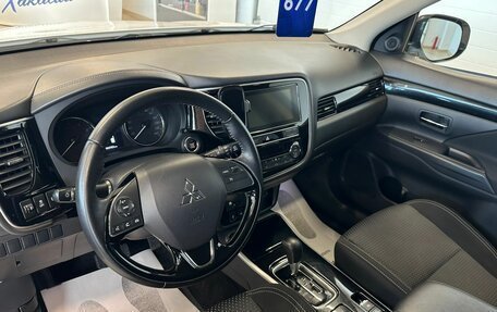 Mitsubishi Outlander III рестайлинг 3, 2019 год, 1 999 000 рублей, 11 фотография