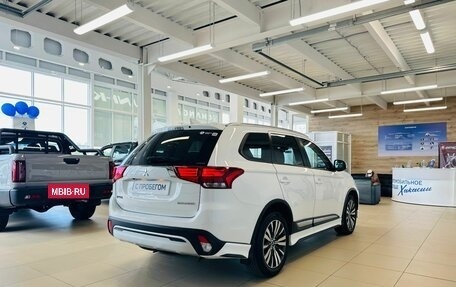 Mitsubishi Outlander III рестайлинг 3, 2019 год, 1 999 000 рублей, 6 фотография