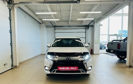 Mitsubishi Outlander III рестайлинг 3, 2019 год, 1 999 000 рублей, 9 фотография