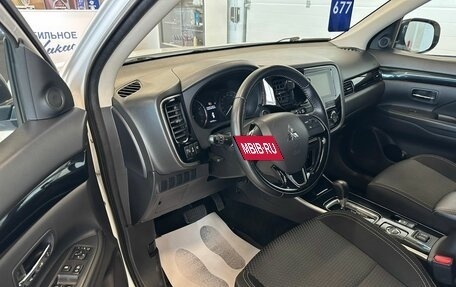 Mitsubishi Outlander III рестайлинг 3, 2019 год, 1 999 000 рублей, 10 фотография