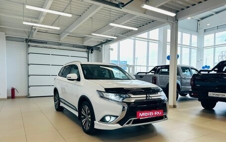 Mitsubishi Outlander III рестайлинг 3, 2019 год, 1 999 000 рублей, 8 фотография