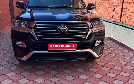 Toyota Land Cruiser 200, 2017 год, 8 600 000 рублей, 1 фотография