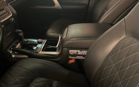 Toyota Land Cruiser 200, 2017 год, 8 600 000 рублей, 6 фотография