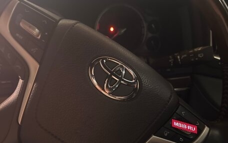Toyota Land Cruiser 200, 2017 год, 8 600 000 рублей, 9 фотография