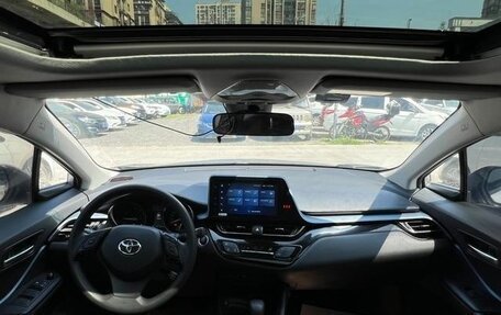 Toyota C-HR I рестайлинг, 2021 год, 1 600 000 рублей, 9 фотография
