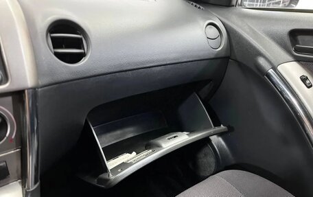 Pontiac Vibe II, 2004 год, 600 000 рублей, 29 фотография