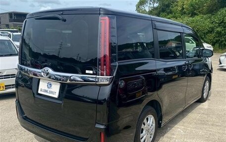 Toyota Noah III, 2021 год, 1 850 000 рублей, 4 фотография