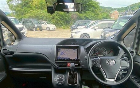 Toyota Noah III, 2021 год, 1 850 000 рублей, 7 фотография